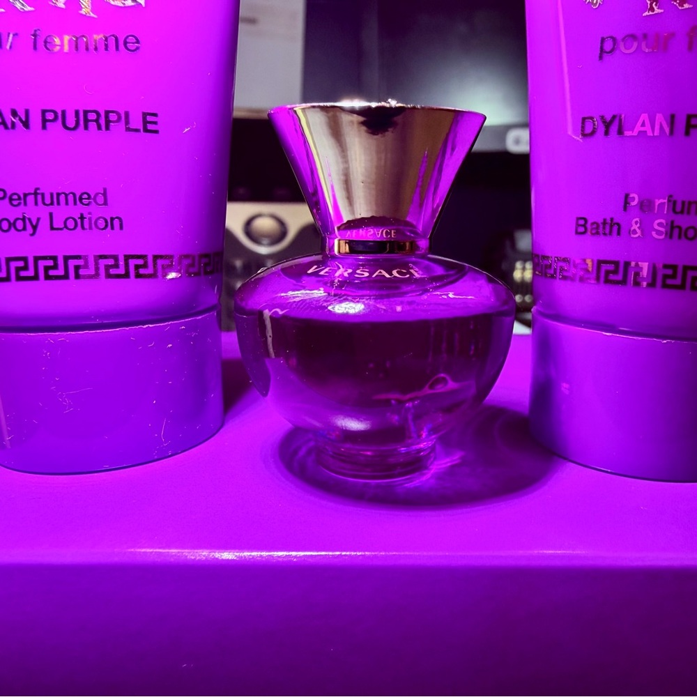 Versace Pour Femme Dylan Purple Gift Set – Perfume, Lotion & Shower Gel
